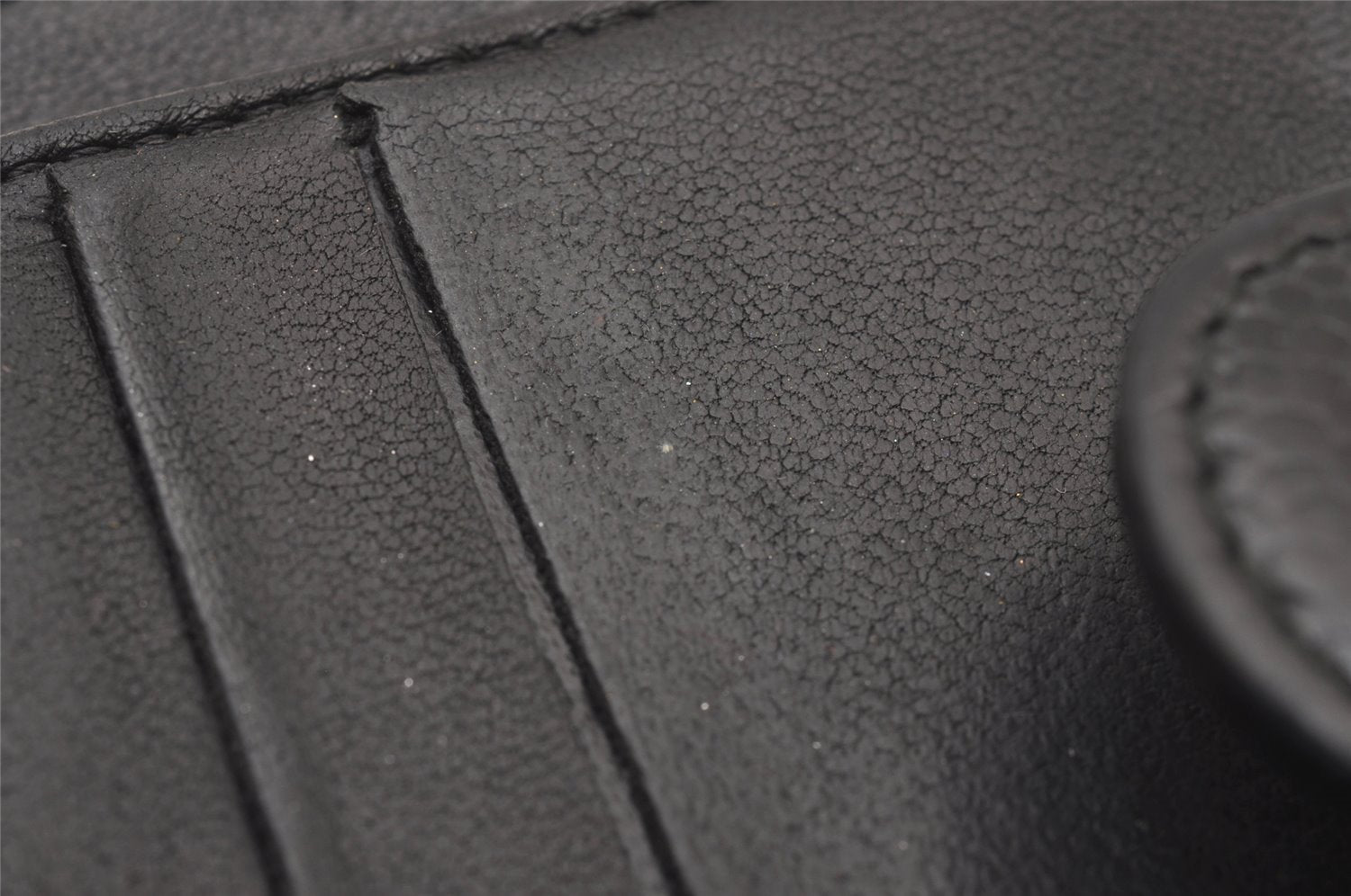 Authentic CHANEL Vintage Caviar Skin CoCo Mark Bifold Wallet Purse Black 2608I