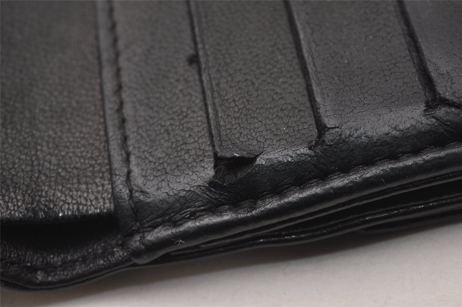 Authentic CHANEL Vintage Caviar Skin CoCo Mark Bifold Wallet Purse Black 2608I