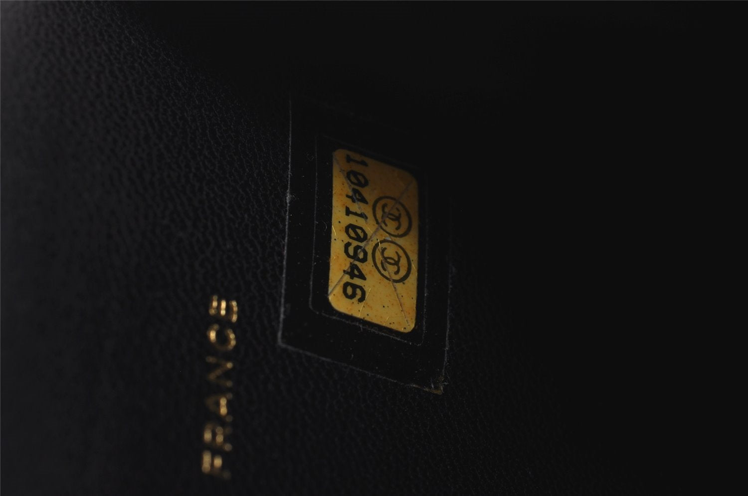 Authentic CHANEL Vintage Caviar Skin CoCo Mark Bifold Wallet Purse Black 2608I