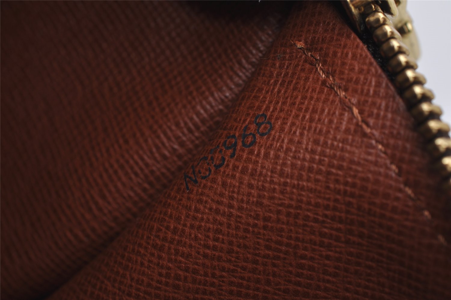 Authentic Louis Vuitton Monogram Papillon 30 Hand Bag Old Model LV 2626I