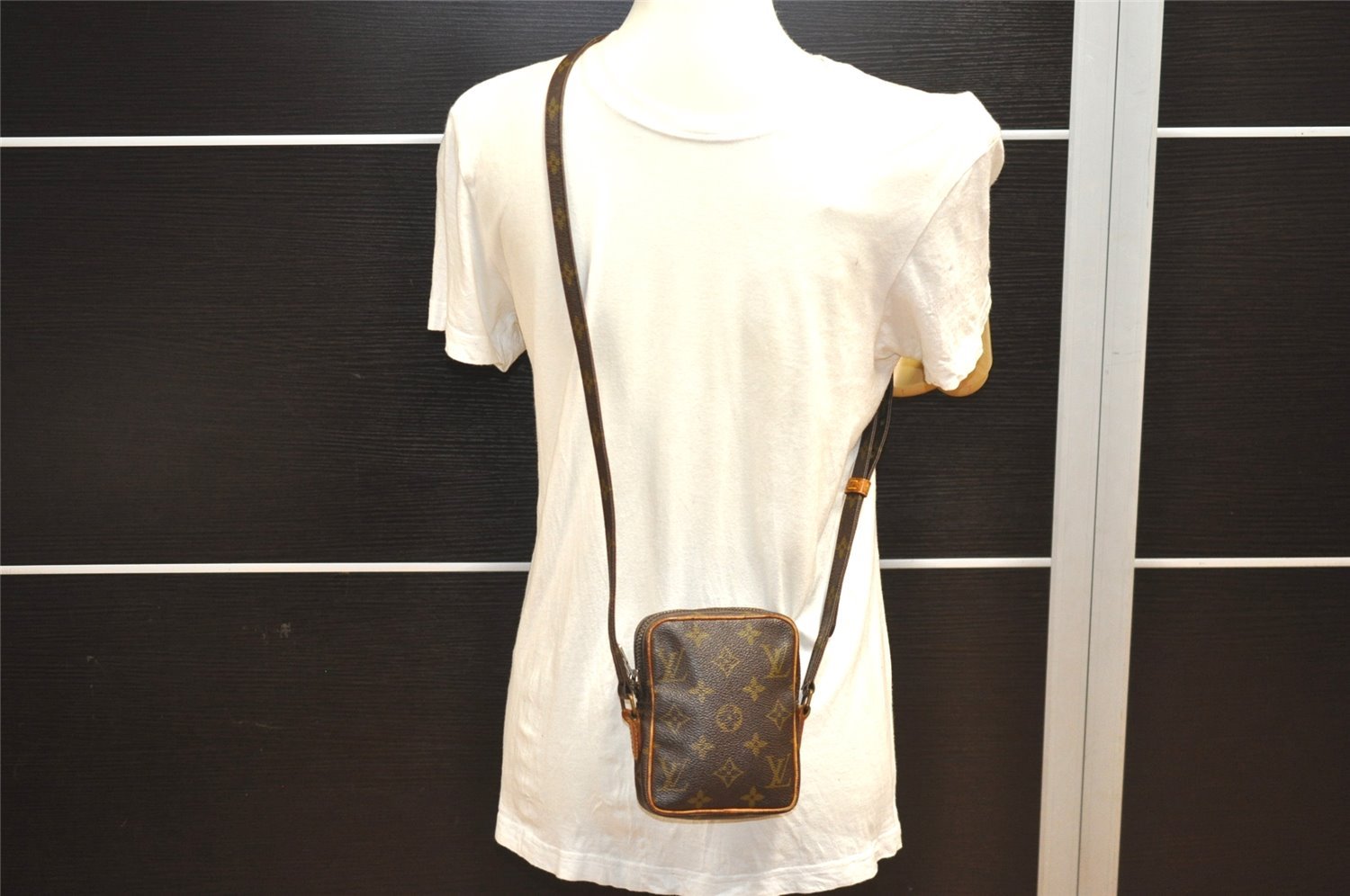 Auth Louis Vuitton Monogram Mini Poche Danube Shoulder Cross Bag M45268 LV 2629J