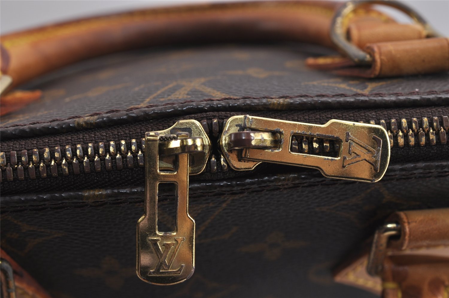 Authentic Louis Vuitton Monogram Alma Hand Bag Purse M51130 LV 2634J