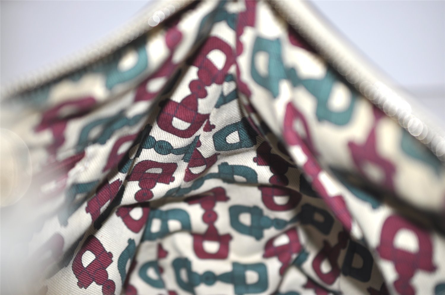 Authentic GUCCI Guccissima Abbey Shoulder Bag GG Leather 189833 White 2639I