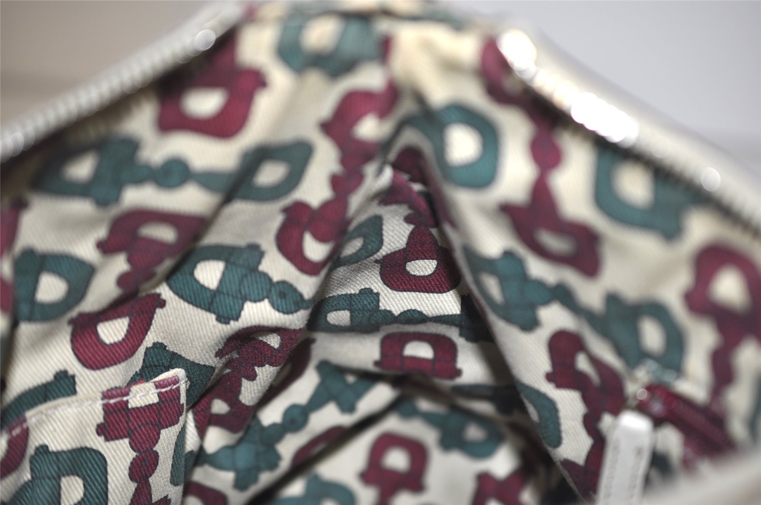 Authentic GUCCI Guccissima Abbey Shoulder Bag GG Leather 189833 White 2639I