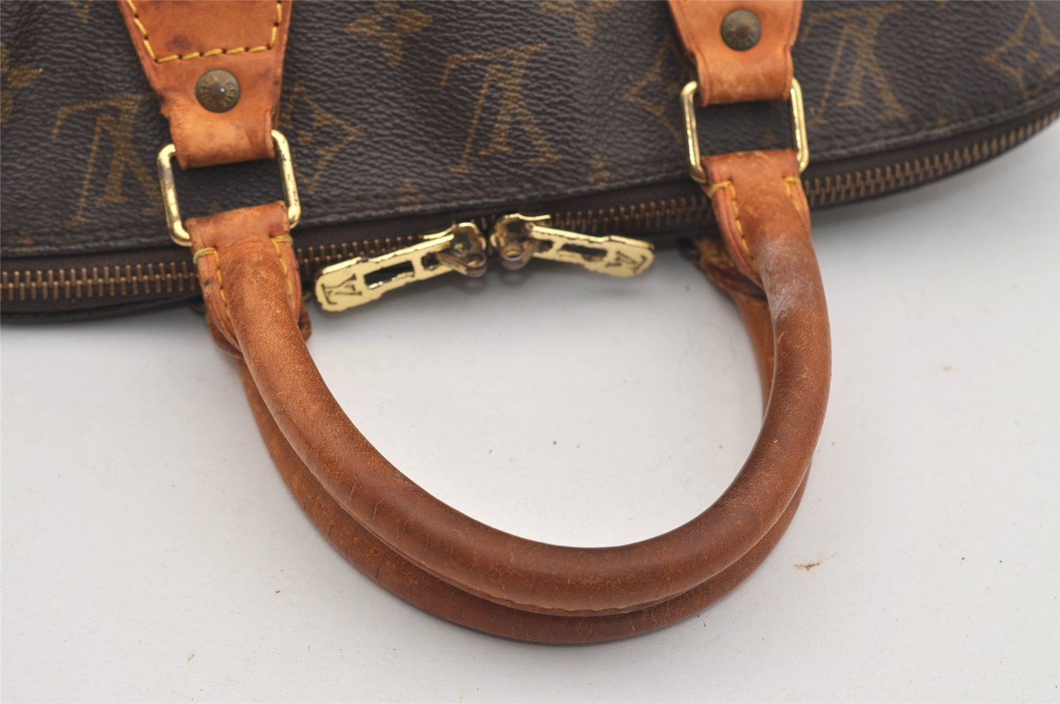 Authentic Louis Vuitton Monogram Alma Hand Bag Purse M51130 LV 2639J