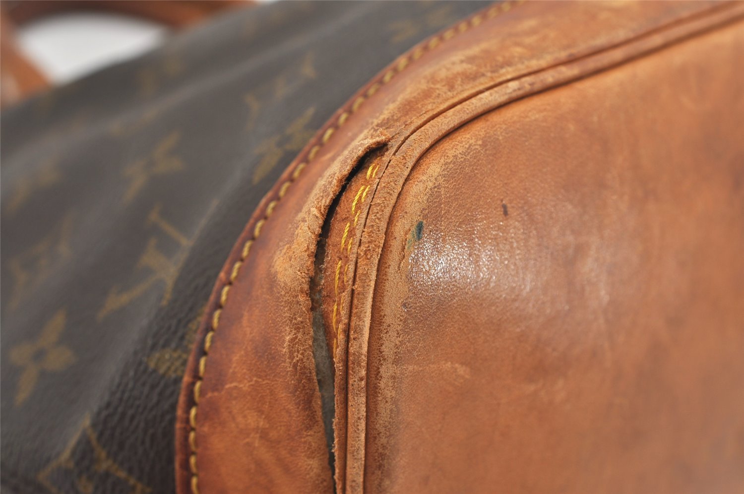 Authentic Louis Vuitton Monogram Alma Hand Bag Purse M51130 LV 2639J