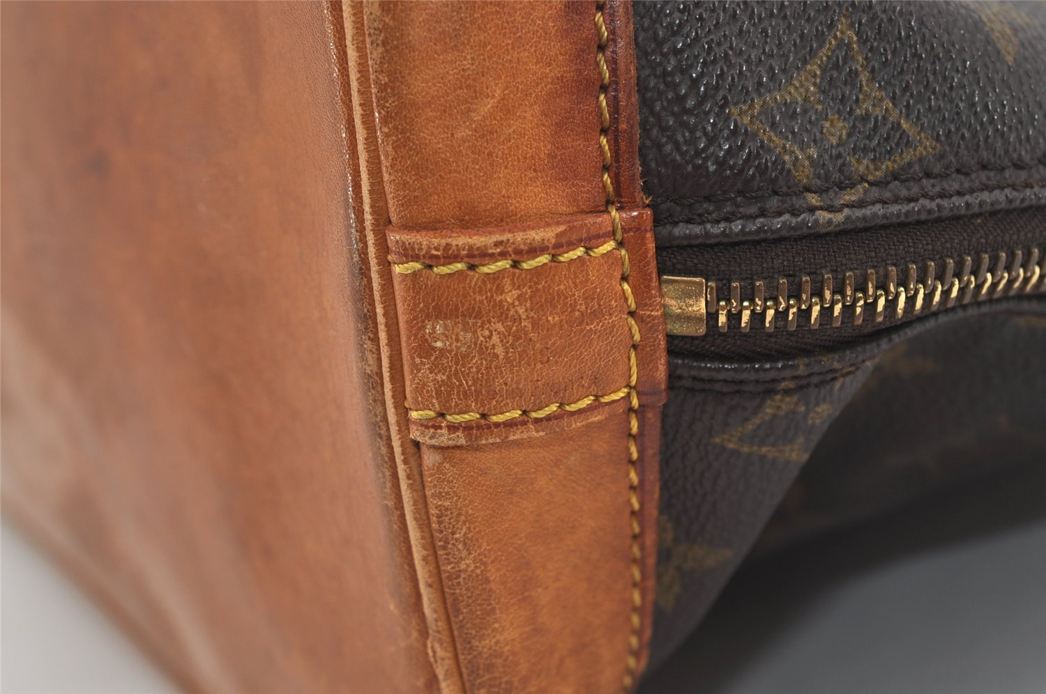 Authentic Louis Vuitton Monogram Alma Hand Bag Purse M51130 LV 2639J