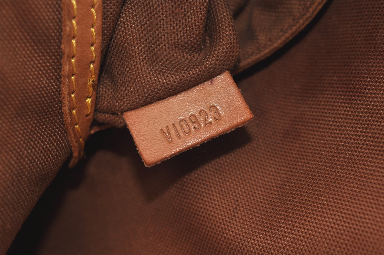 Authentic Louis Vuitton Monogram Alma Hand Bag Purse M51130 LV 2639J