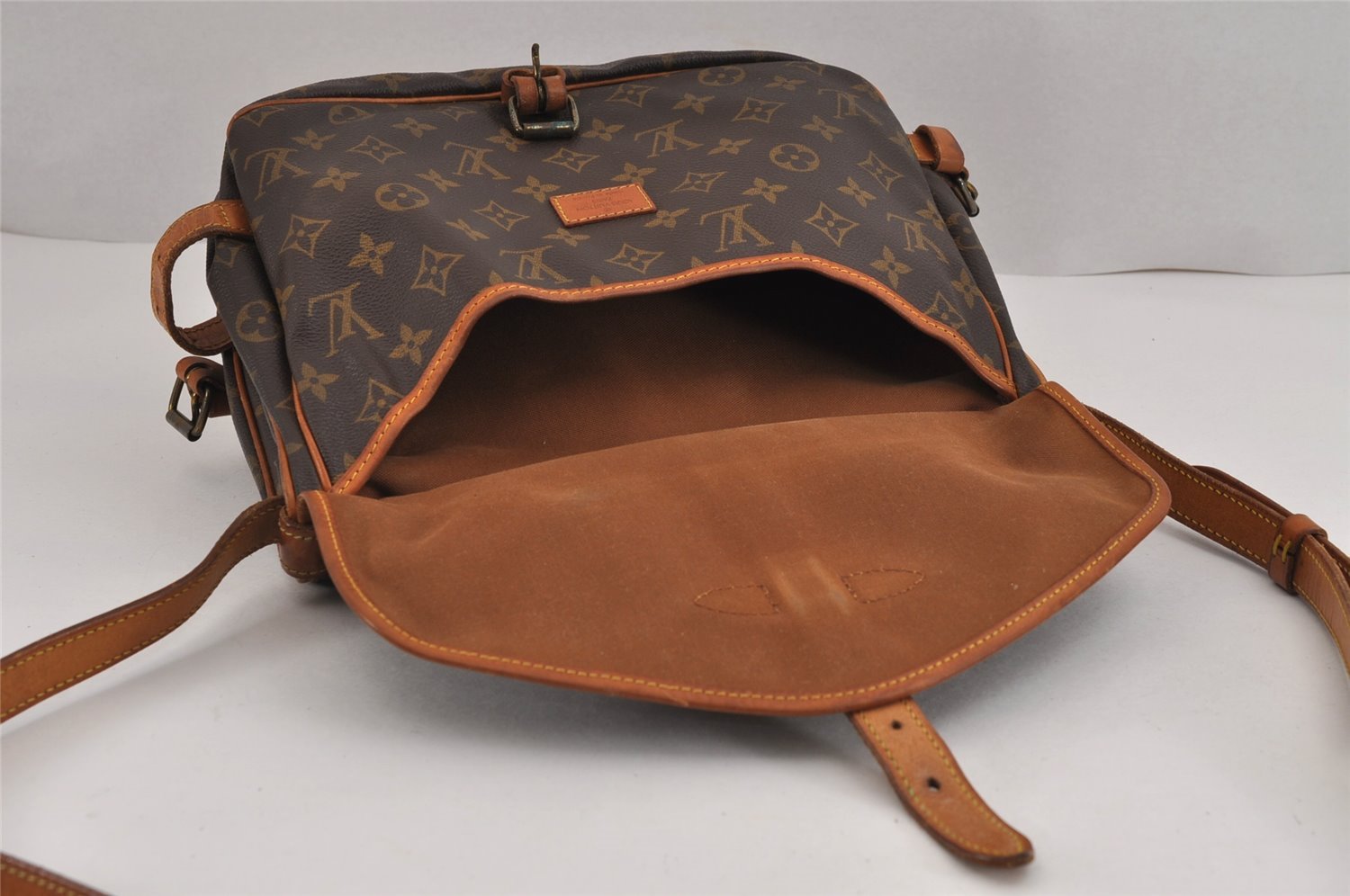 Authentic Louis Vuitton Monogram Saumur 30 Shoulder Cross Bag M42256 LV 2640J