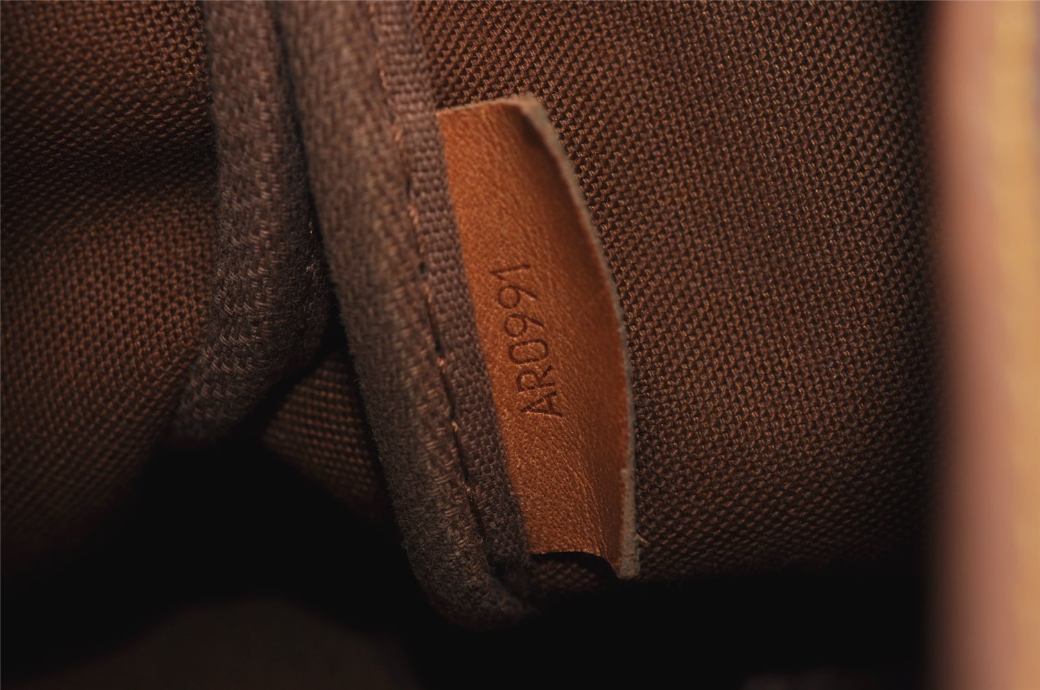 Authentic Louis Vuitton Monogram Saumur 30 Shoulder Cross Bag M42256 LV 2640J