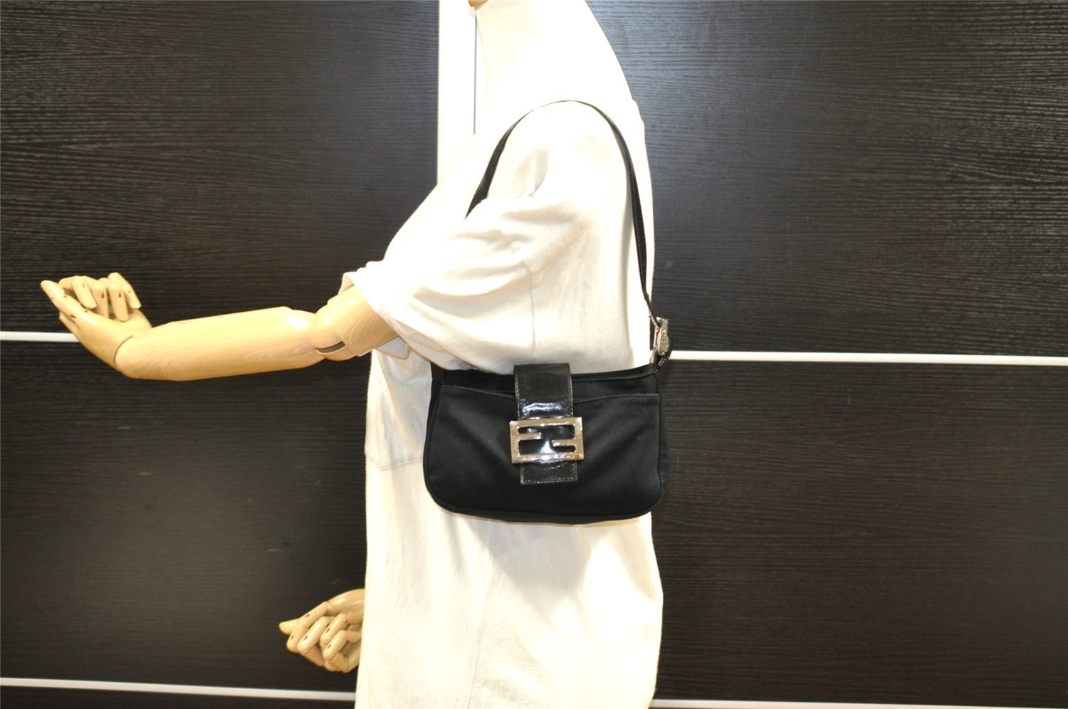 Authentic FENDI Vintage Shoulder Hand Bag Purse Jersey Leather Black 2645I