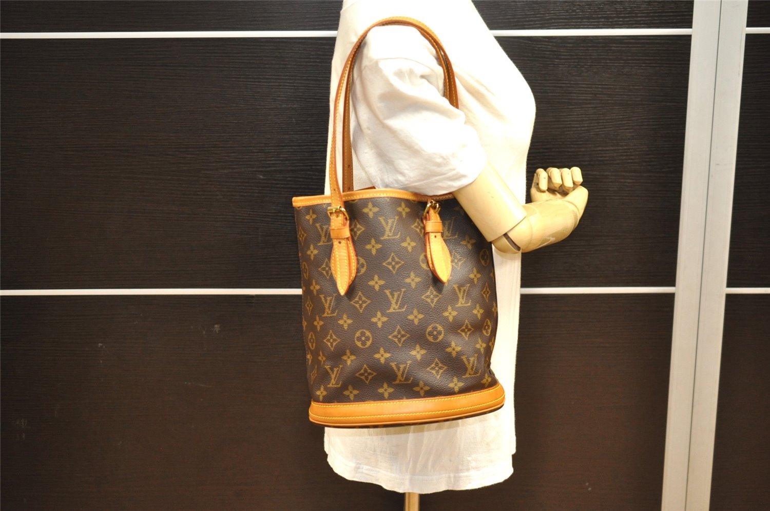 Authentic Louis Vuitton Monogram Bucket PM Shoulder Tote Bag M42238 LV 2645J