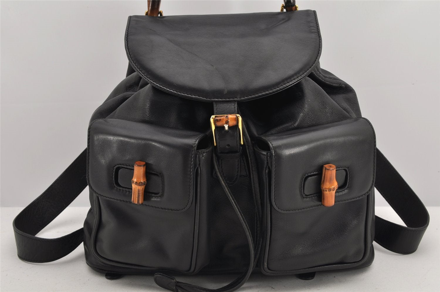 Authentic GUCCI Vintage Bamboo Drawstring Backpack Leather Black 2647K