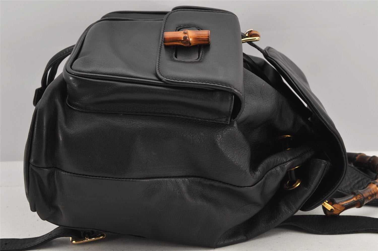 Authentic GUCCI Vintage Bamboo Drawstring Backpack Leather Black 2647K