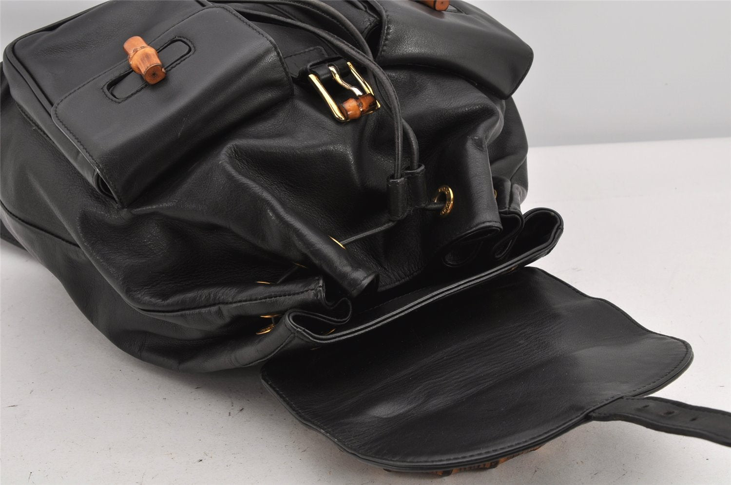 Authentic GUCCI Vintage Bamboo Drawstring Backpack Leather Black 2647K