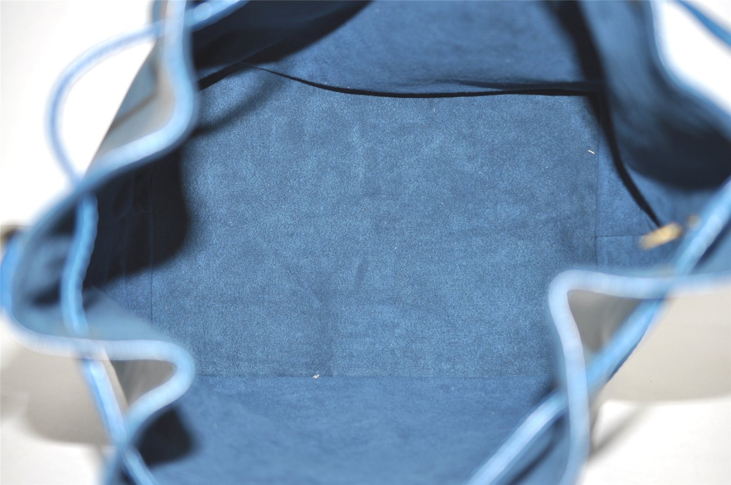 Authentic Louis Vuitton Epi Noe Shoulder Drawstring Bag Blue M44005 LV 2650I