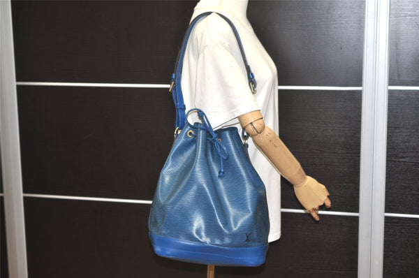 Authentic Louis Vuitton Epi Noe Shoulder Drawstring Bag Blue M44005 LV 2650I