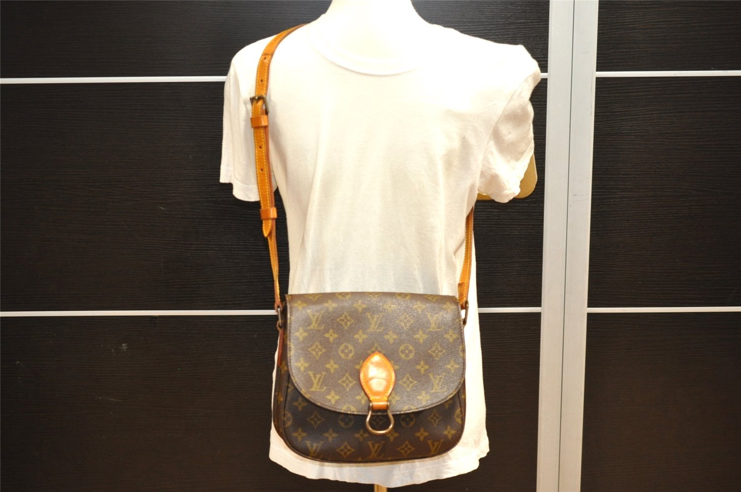 Authentic Louis Vuitton Monogram Saint Cloud GM M51242 Shoulder Cross Bag 2657J