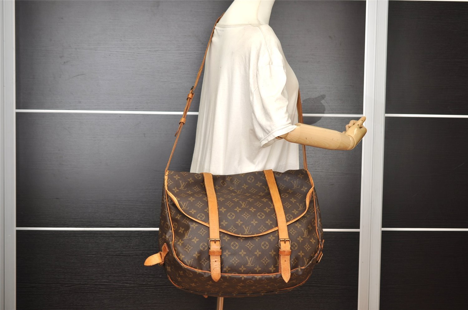 Authentic Louis Vuitton Monogram Saumur 43 Shoulder Cross Bag M42252 LV 2666I