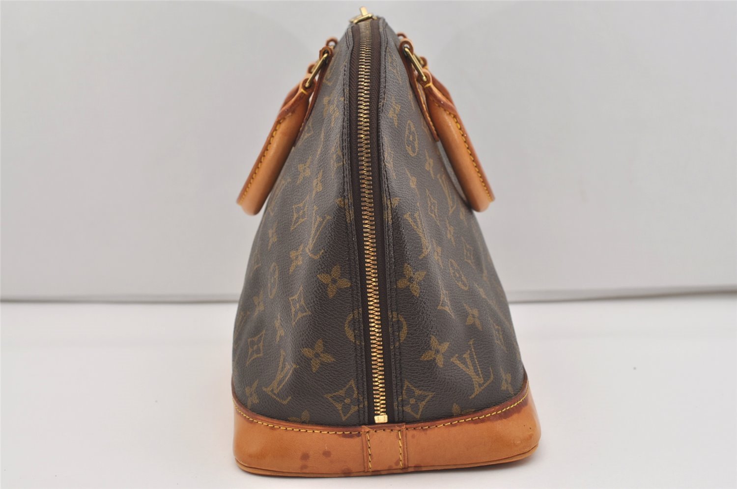 Authentic Louis Vuitton Monogram Alma Hand Bag Purse M51130 LV 2671J