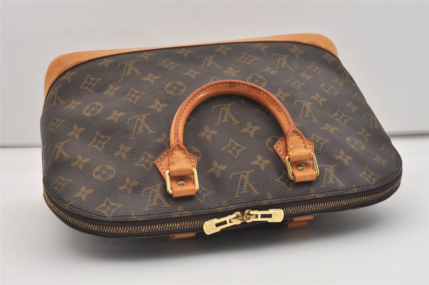 Authentic Louis Vuitton Monogram Alma Hand Bag Purse M51130 LV 2671J