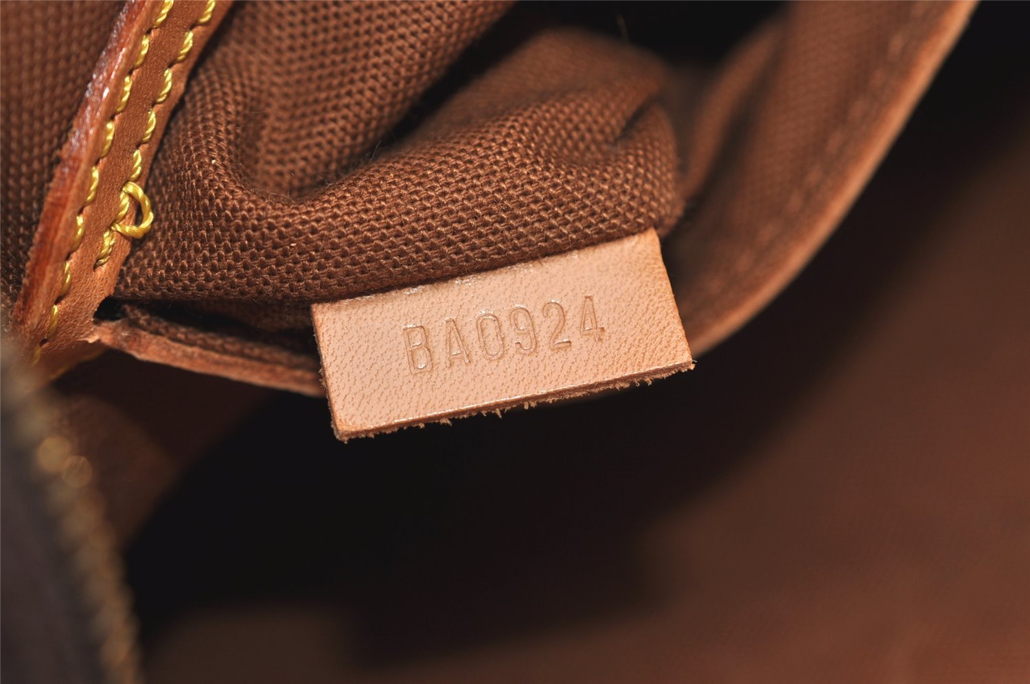 Authentic Louis Vuitton Monogram Alma Hand Bag Purse M51130 LV 2671J