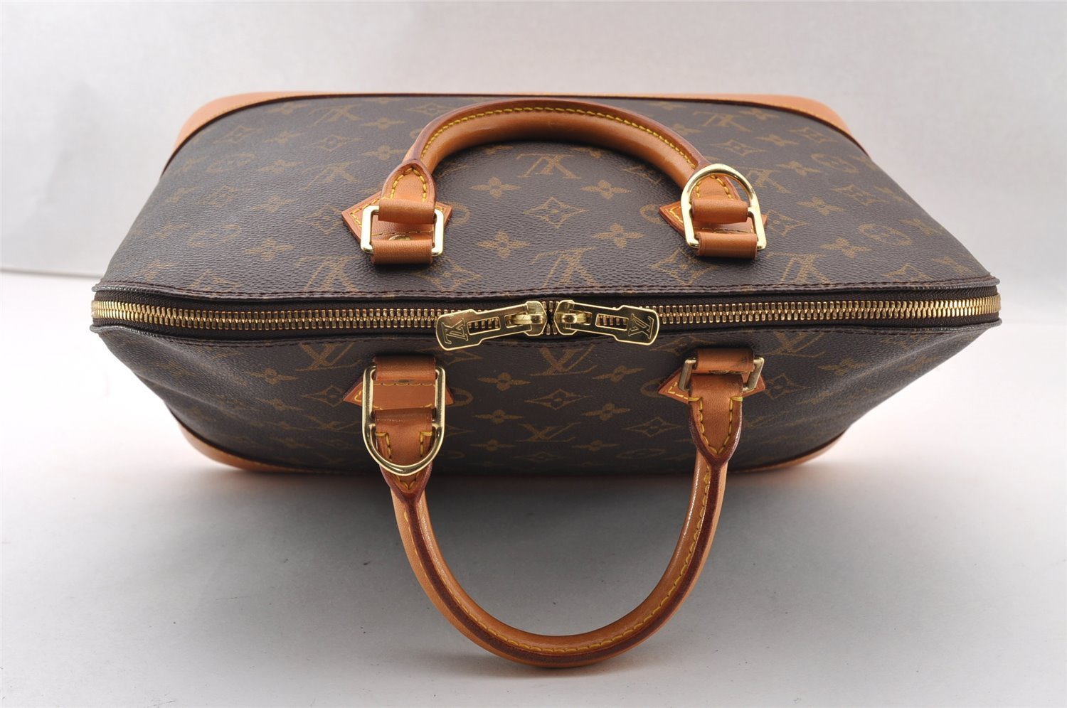 Authentic Louis Vuitton Monogram Alma Hand Bag Purse M51130 LV 2676I