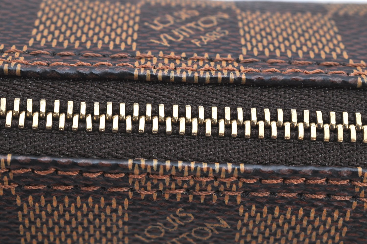 Authentic Louis Vuitton Damier Papillon Pouch Purse LV  2676K