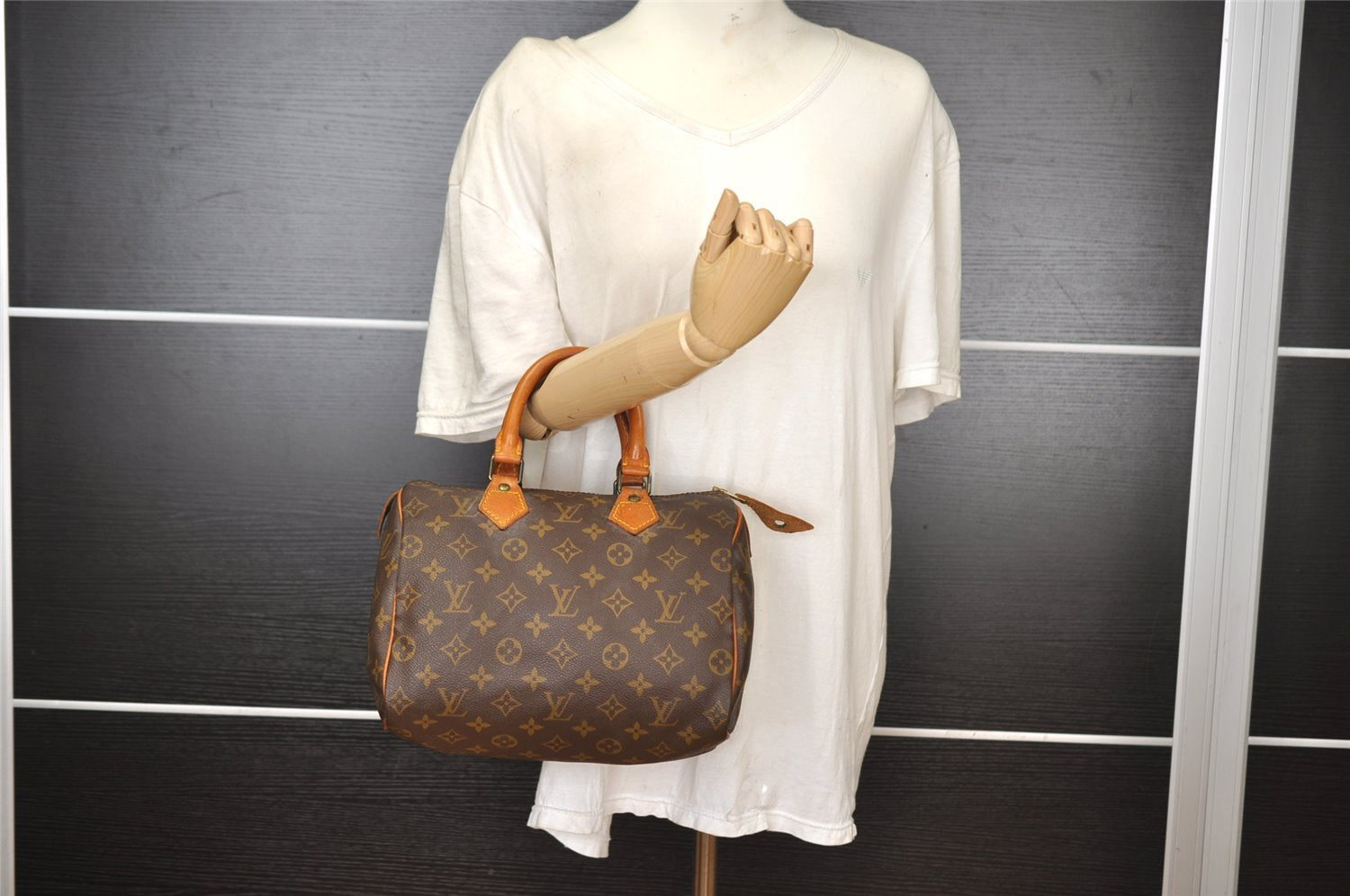 Authentic Louis Vuitton Monogram Speedy 25 Boston Hand Bag M41528 LV 2678I