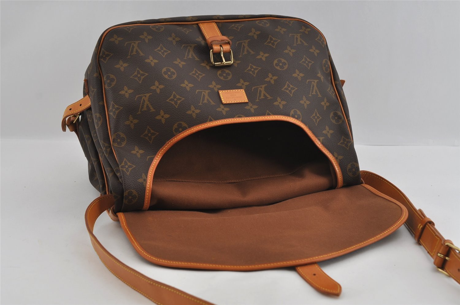 Authentic Louis Vuitton Monogram Saumur 35 Shoulder Cross Bag M42254 LV 2693I