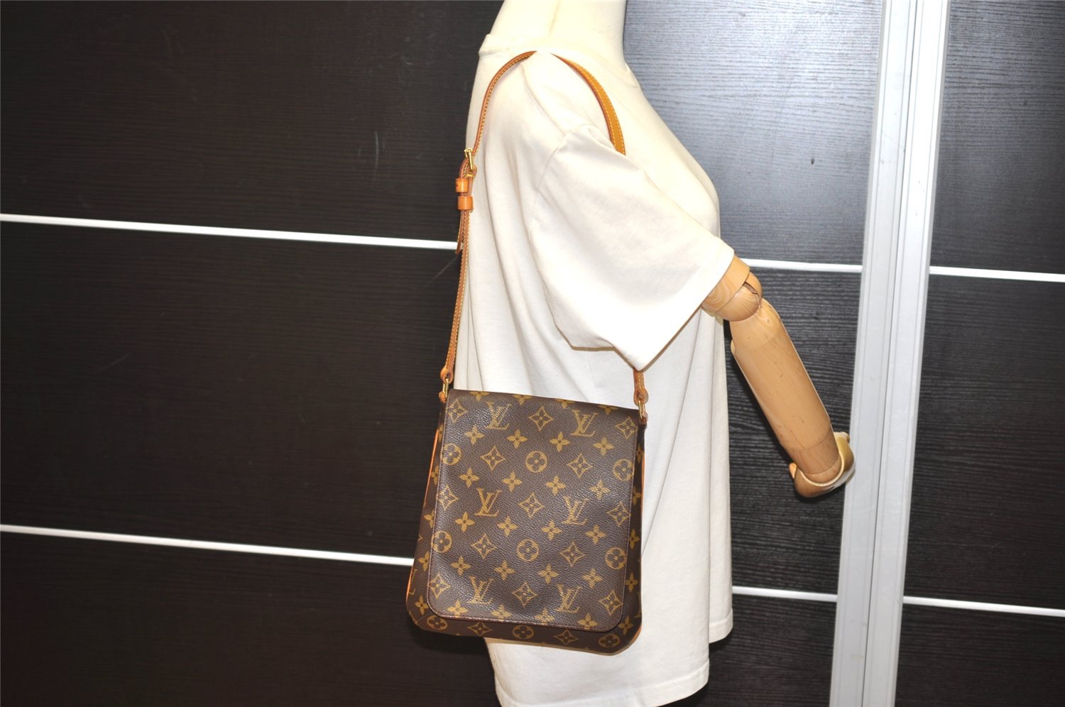 Authentic Louis Vuitton Monogram Musette Salsa Shoulder Bag Purse LV 2696I