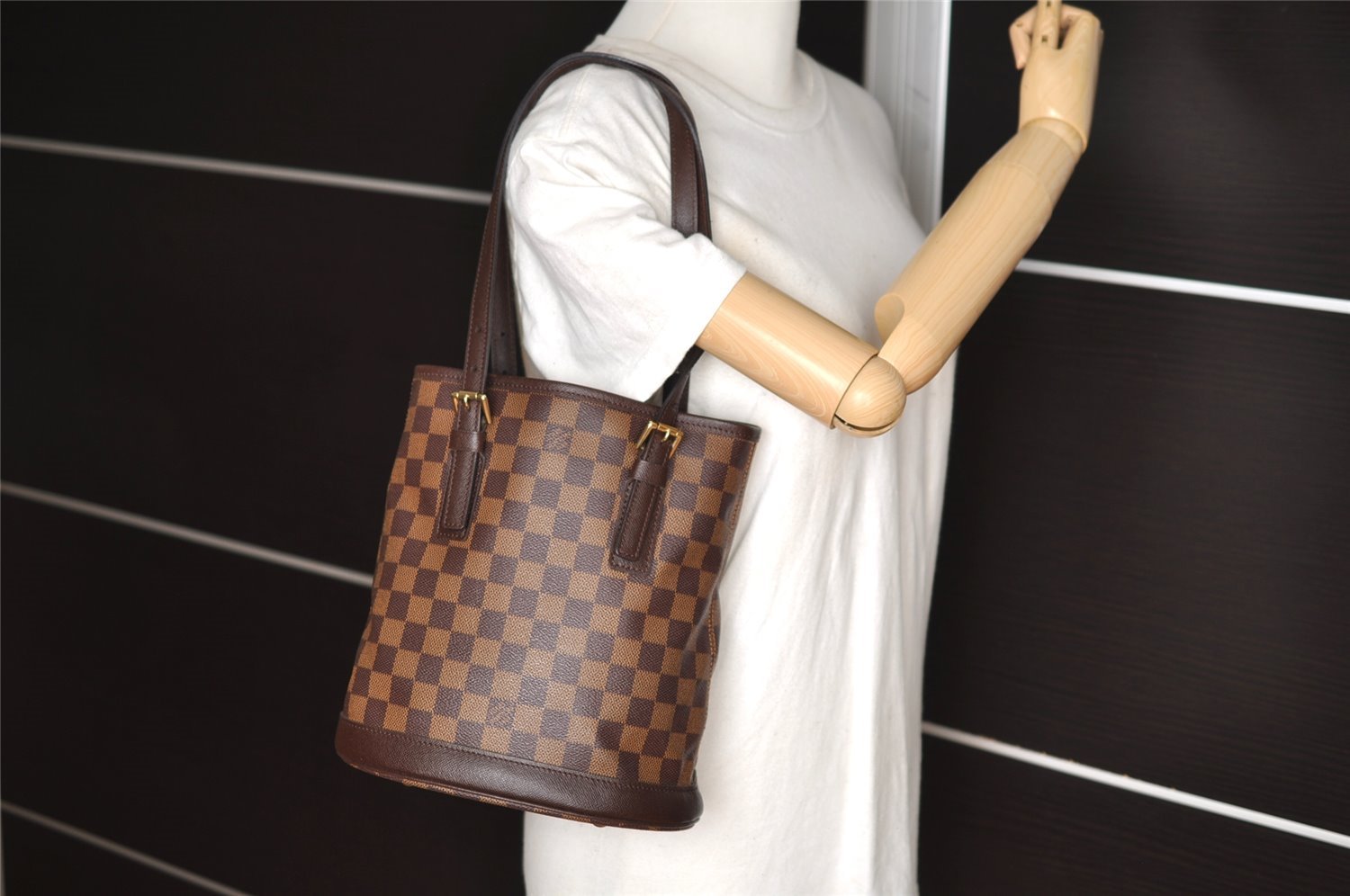 Authentic Louis Vuitton Damier Marais Bucket Shoulder Tote Bag N42240 LV 2703I