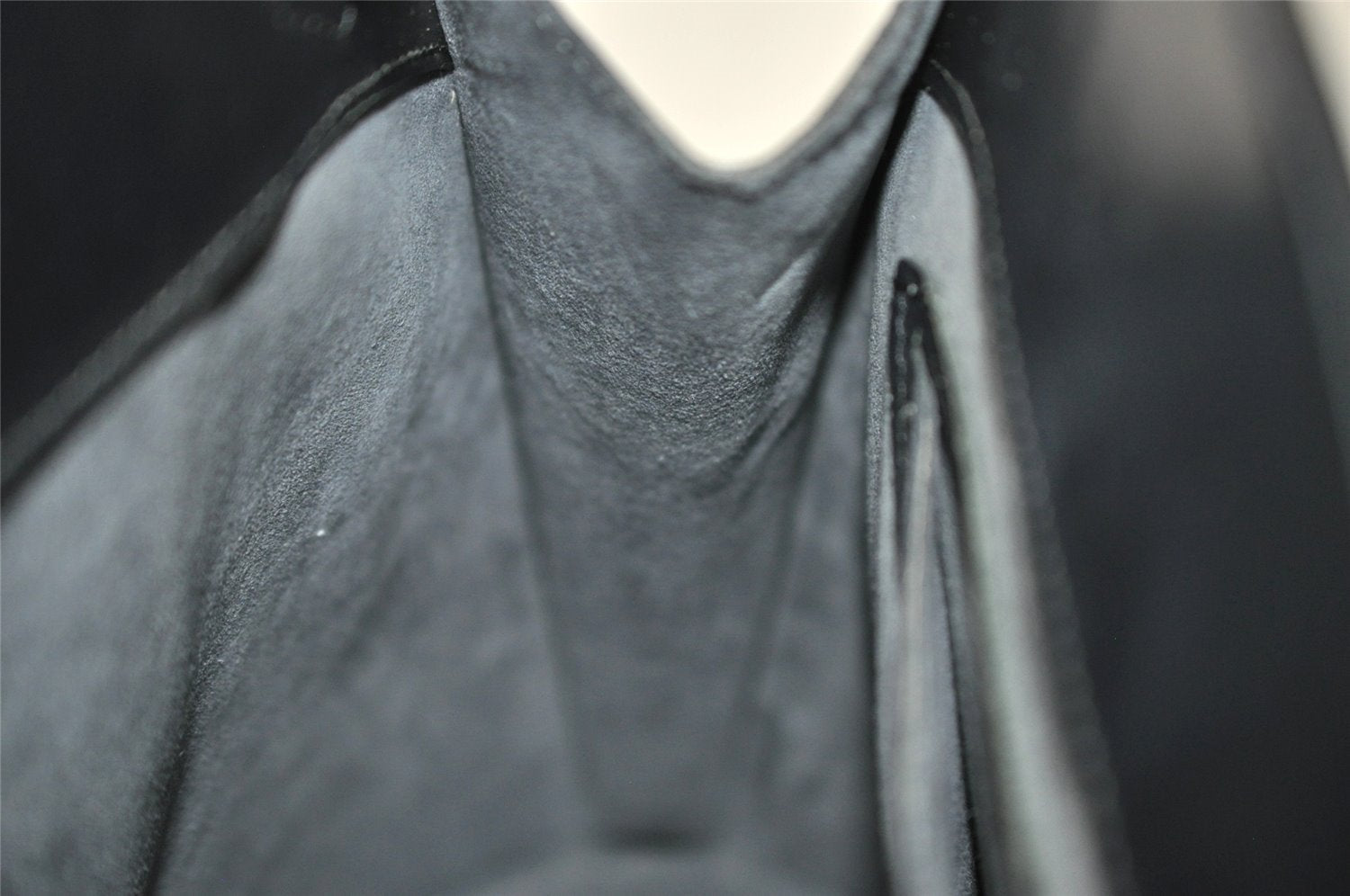 Authentic Louis Vuitton Epi Cluny Shoulder Bag Purse Black M52252 LV 2705I