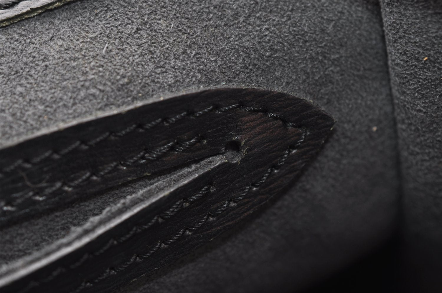 Authentic Louis Vuitton Epi Cluny Shoulder Bag Purse Black M52252 LV 2705I