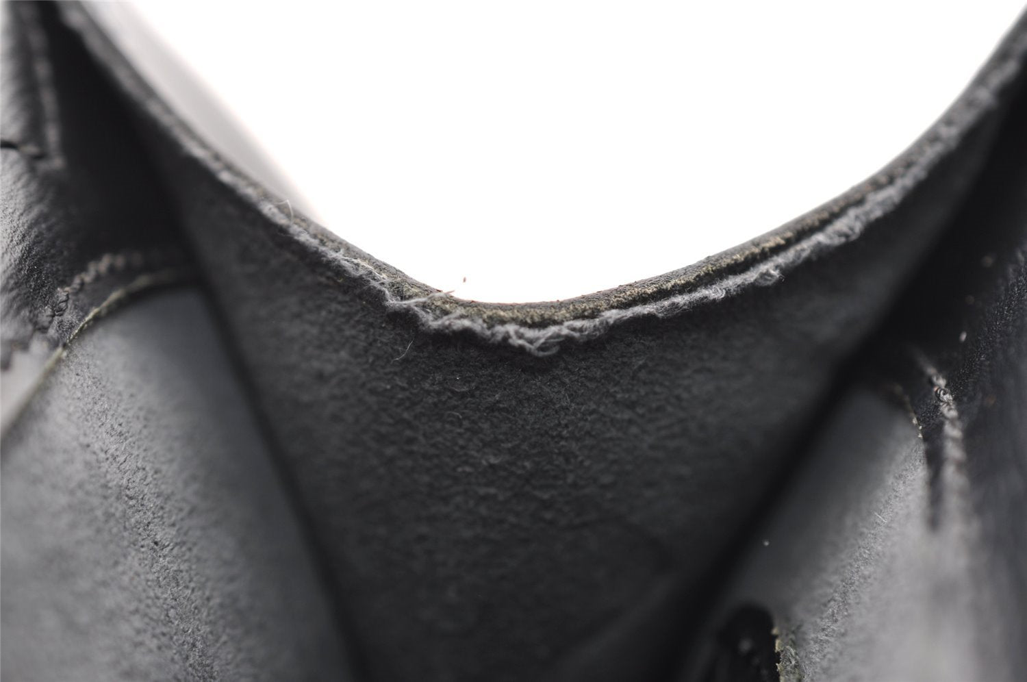 Authentic Louis Vuitton Epi Cluny Shoulder Bag Purse Black M52252 LV 2705I