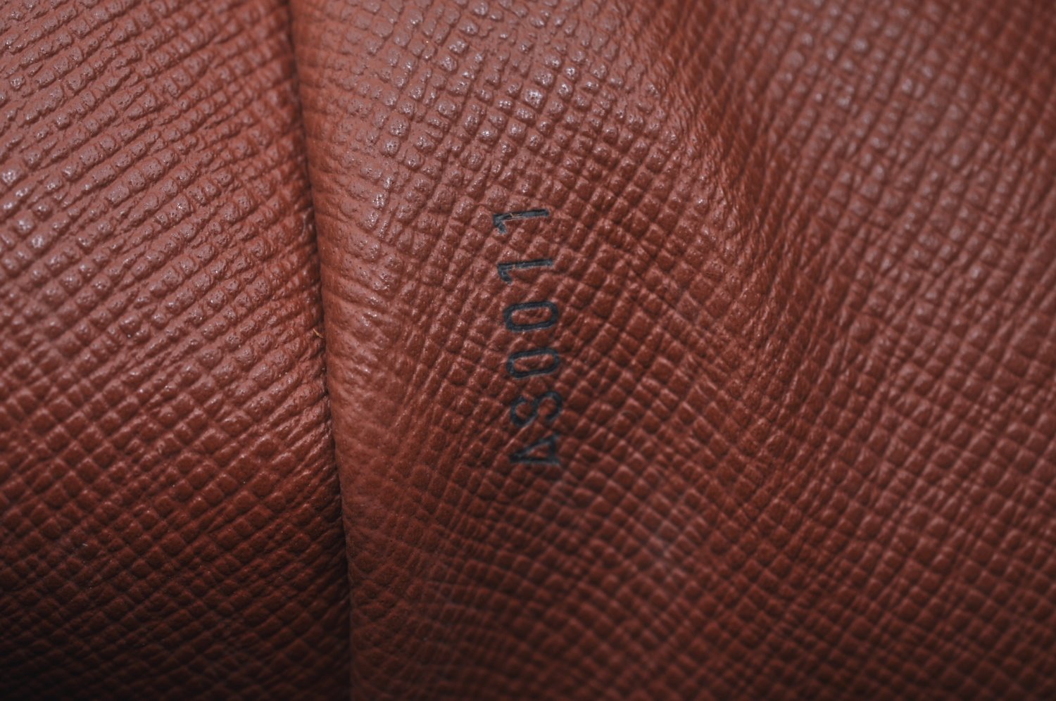 Authentic Louis Vuitton Monogram Boulogne 30 Shoulder Cross Bag M52165 LV 2706I