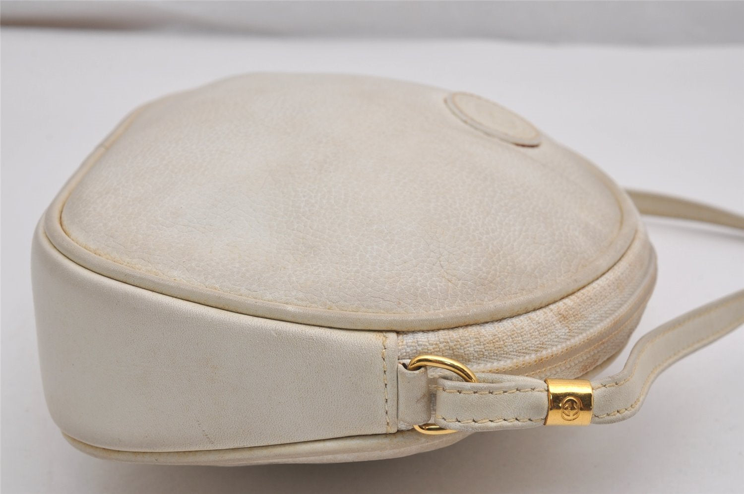 Authentic GUCCI Vintage Shoulder Cross Body Bag Purse Leather White 2706J