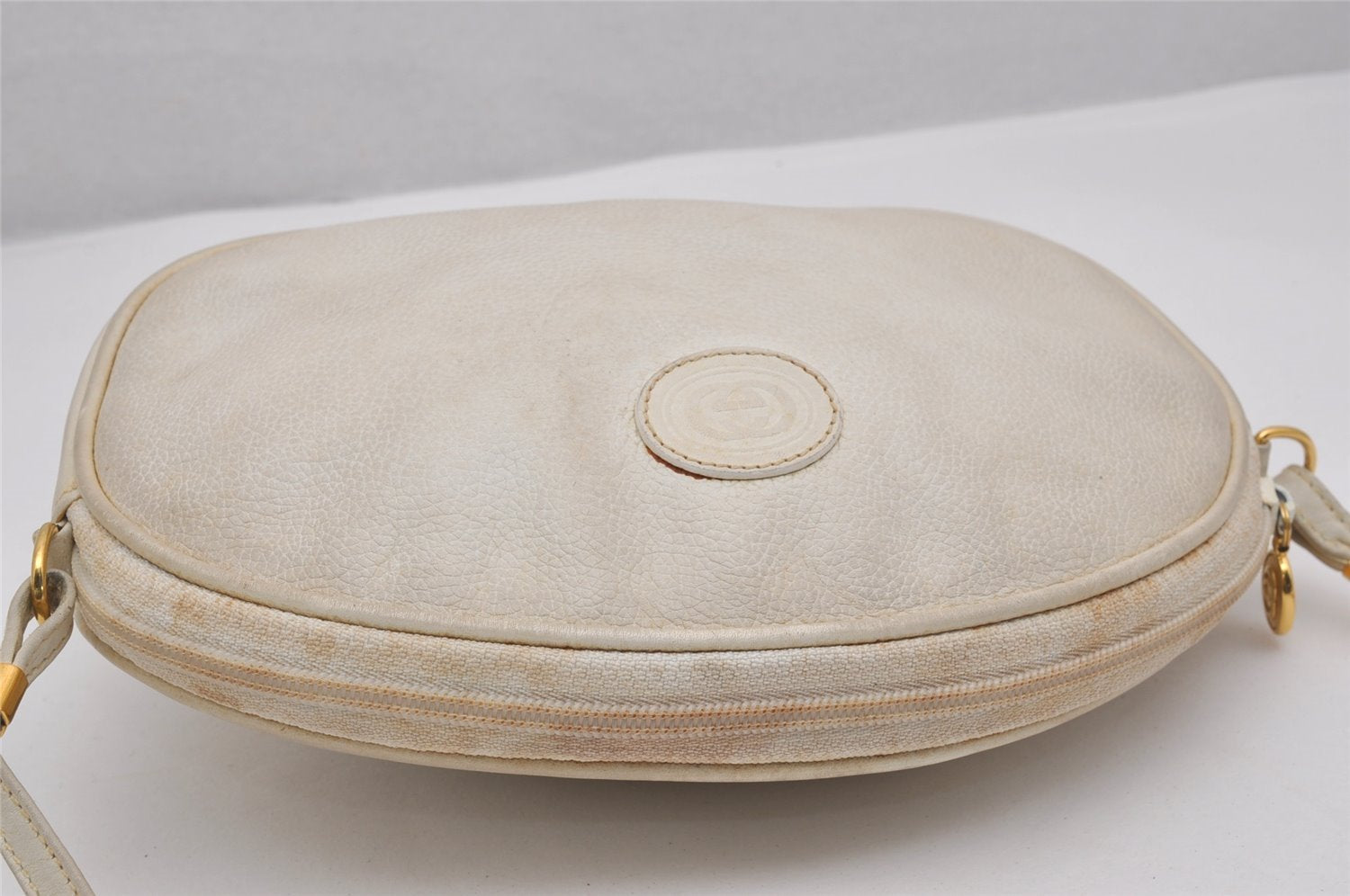 Authentic GUCCI Vintage Shoulder Cross Body Bag Purse Leather White 2706J