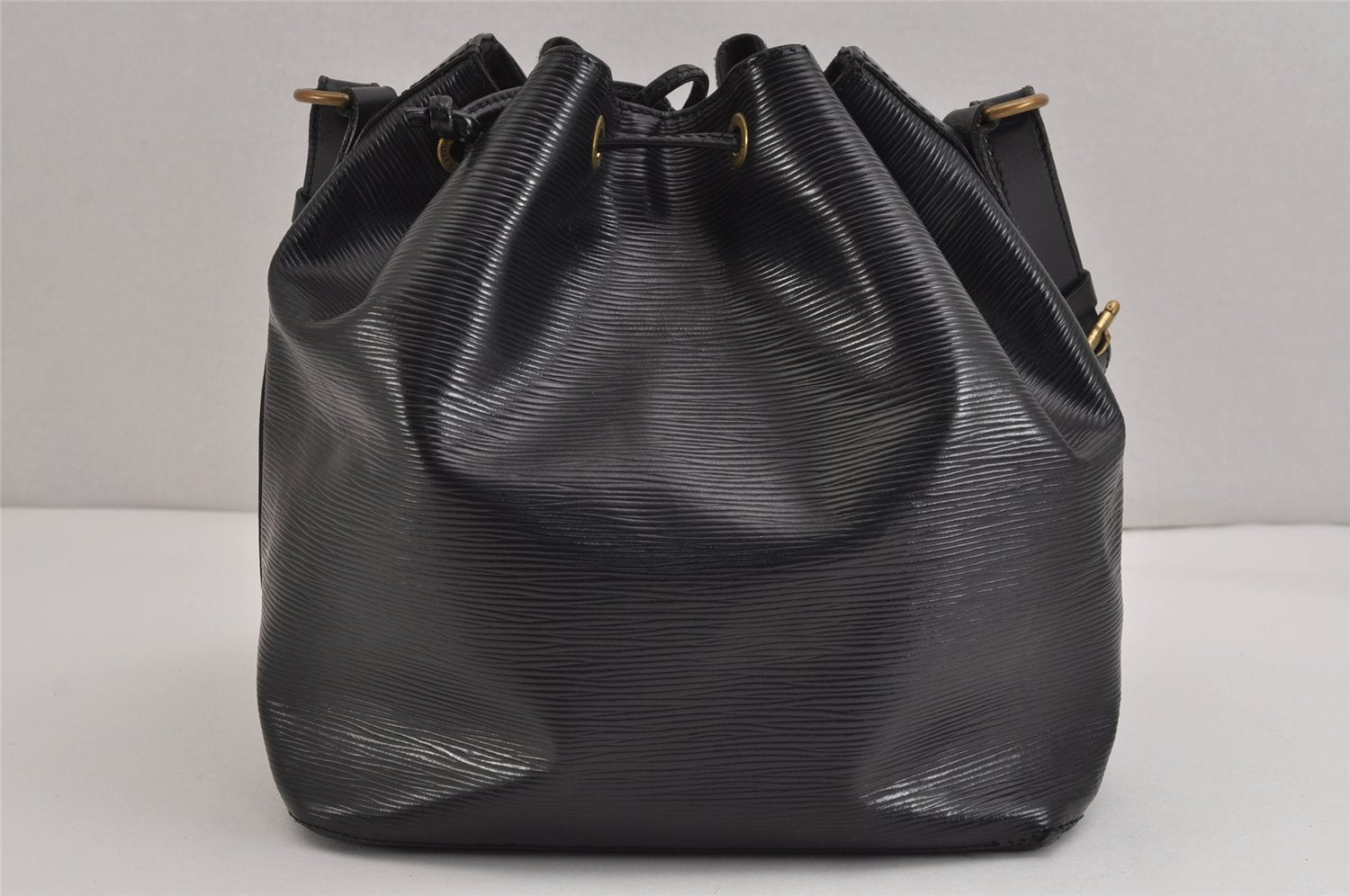 Authentic Louis Vuitton Epi Petit Noe Shoulder Drawstring Bag M59012 Black 2710J