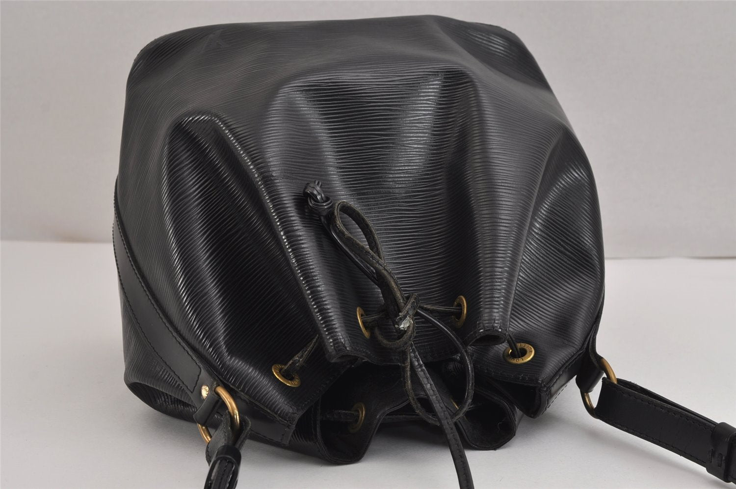 Authentic Louis Vuitton Epi Petit Noe Shoulder Drawstring Bag M59012 Black 2710J