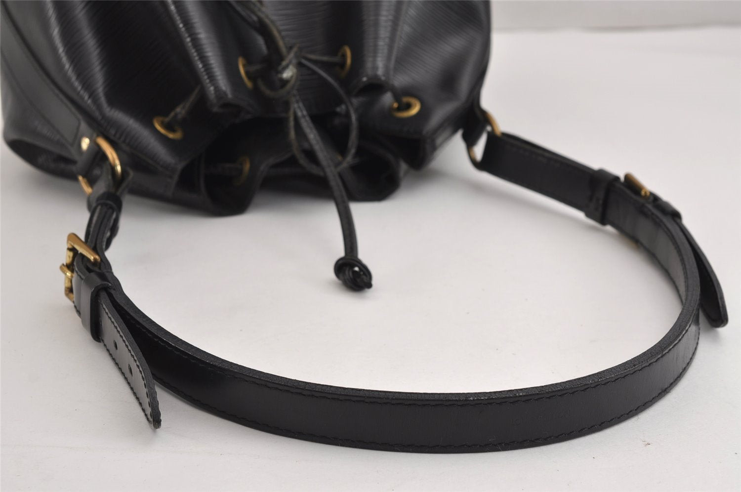 Authentic Louis Vuitton Epi Petit Noe Shoulder Drawstring Bag M59012 Black 2710J