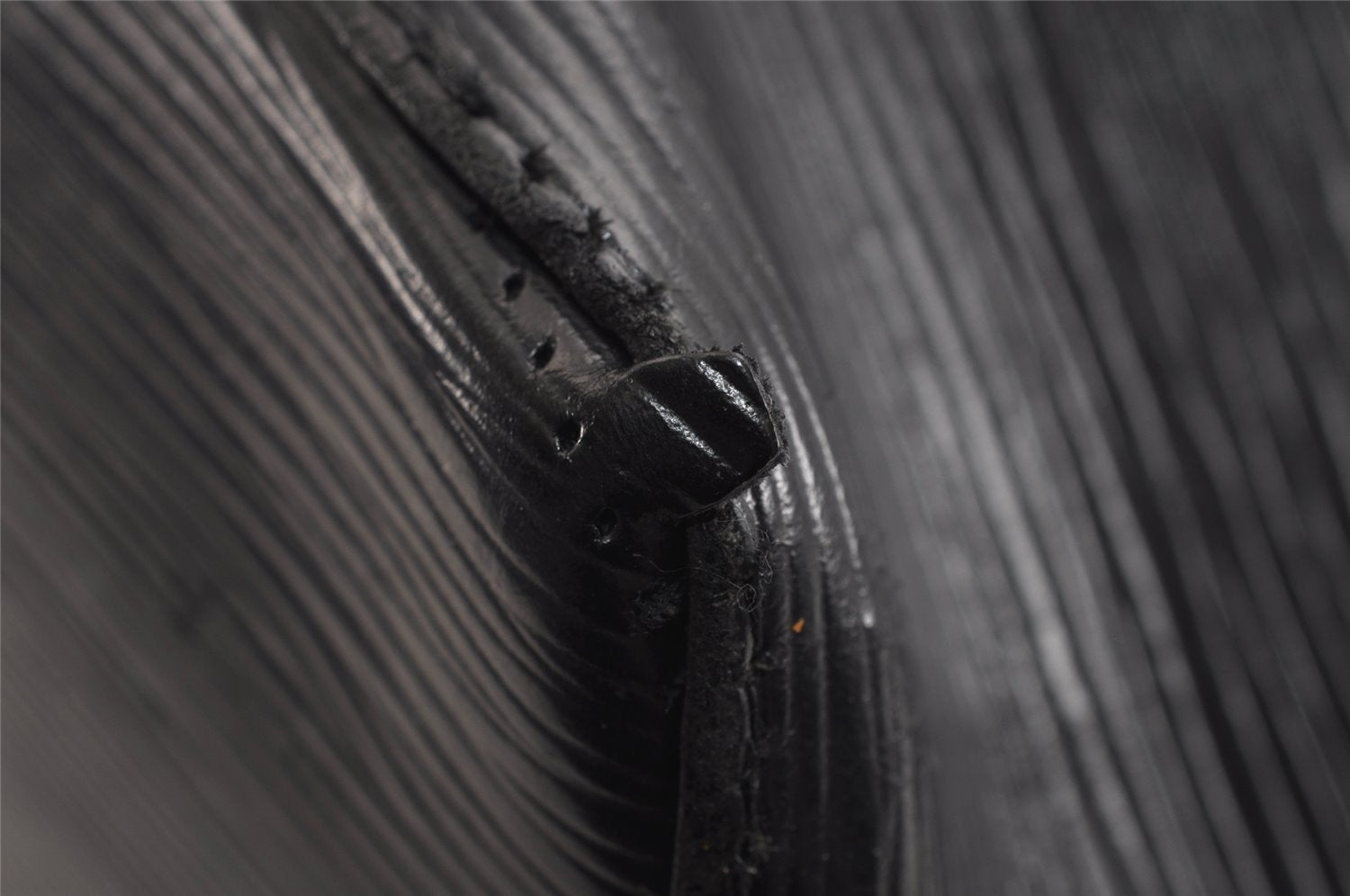 Authentic Louis Vuitton Epi Petit Noe Shoulder Drawstring Bag M59012 Black 2710J