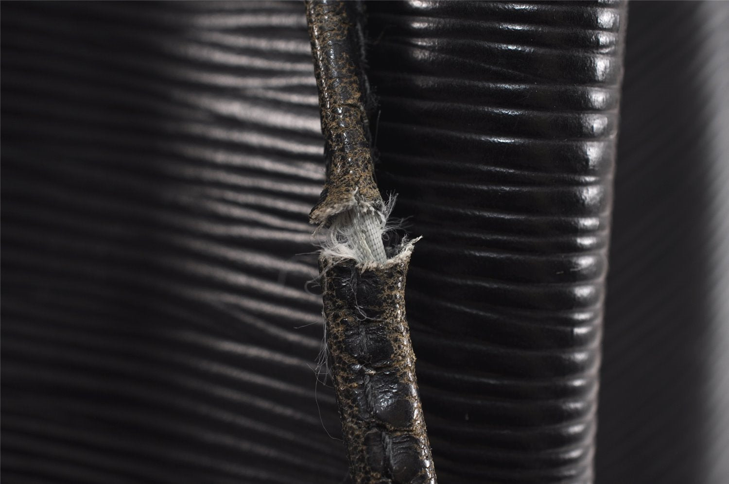 Authentic Louis Vuitton Epi Petit Noe Shoulder Drawstring Bag M59012 Black 2710J