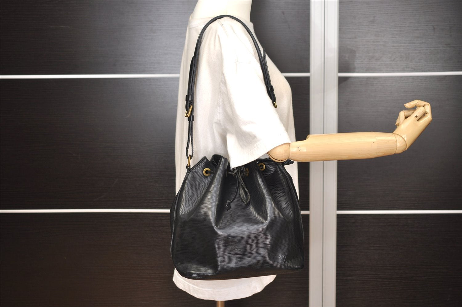 Authentic Louis Vuitton Epi Petit Noe Shoulder Drawstring Bag M59012 Black 2710J