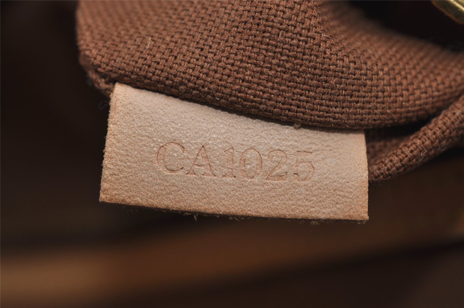 Authentic Louis Vuitton Monogram Batignolles Horizontal Tote Bag M51154 LV 2711I