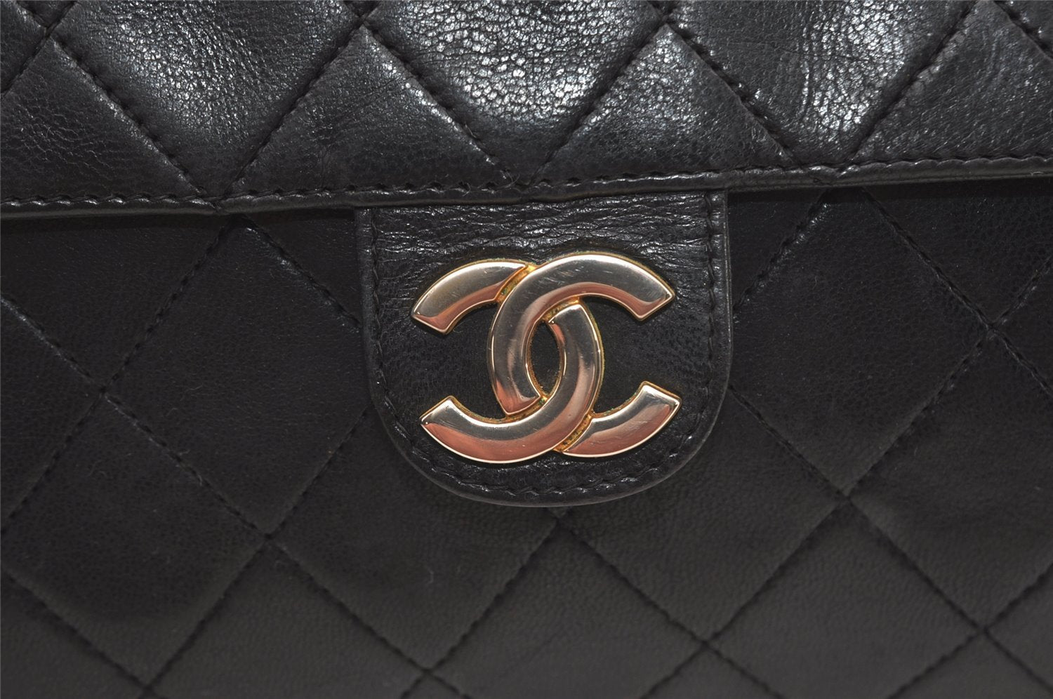 Authentic CHANEL Calf Skin Matelasse Chain Shoulder Bag Purse Black CC 2716J