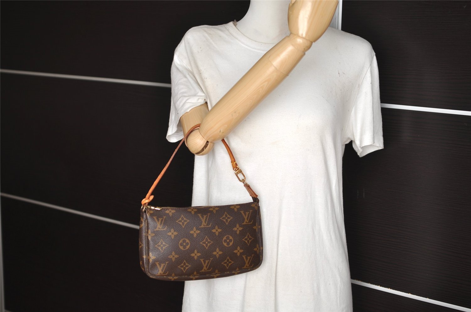 Authentic Louis Vuitton Monogram Pochette Accessoires Pouch M51980 LV 2723J
