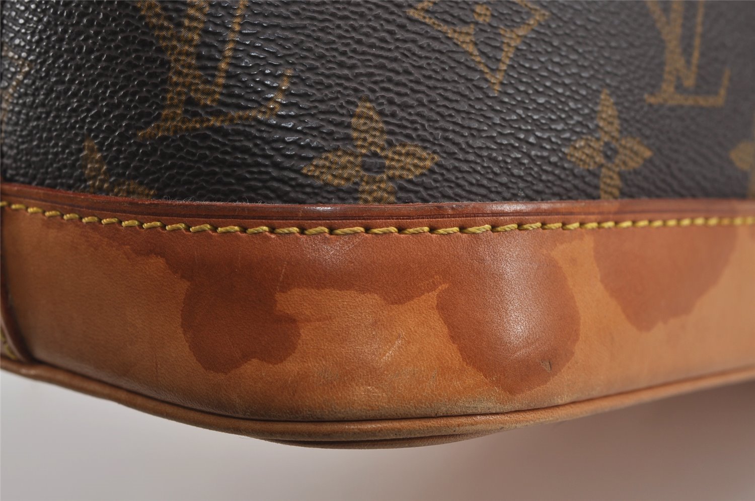 Authentic Louis Vuitton Monogram Alma Hand Bag Purse M51130 LV 2732J