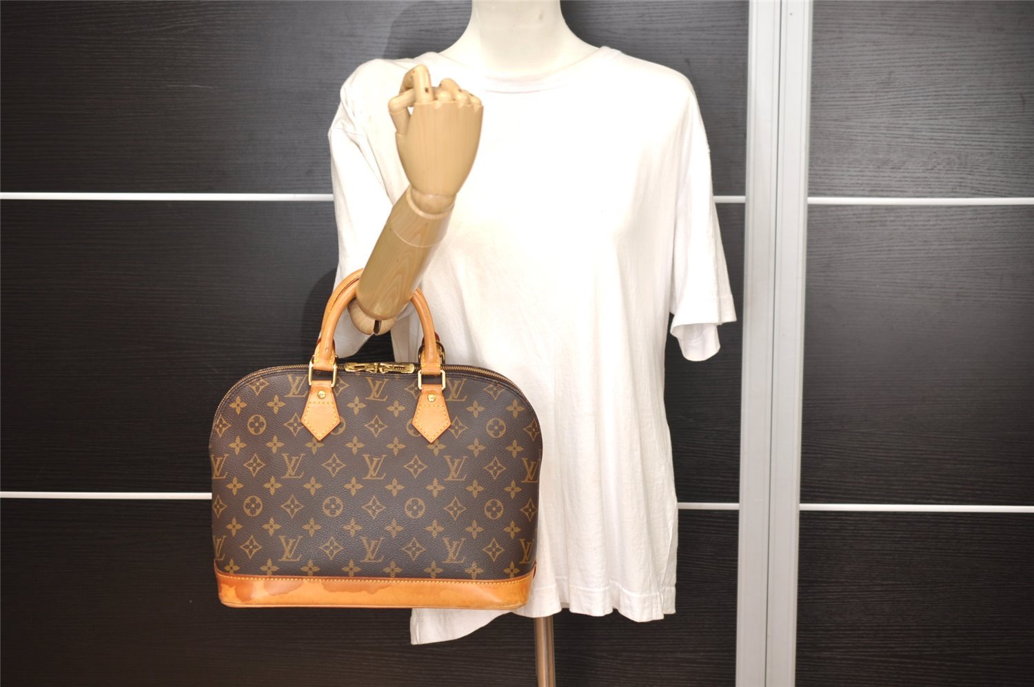 Authentic Louis Vuitton Monogram Alma Hand Bag Purse M51130 LV 2732J