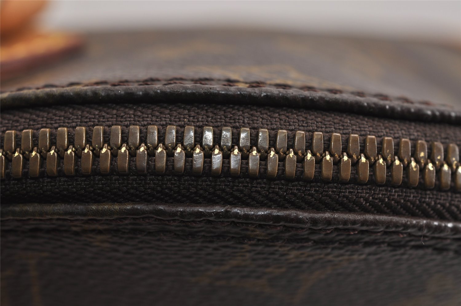 Authentic Louis Vuitton Monogram Alma Hand Bag Purse M51130 LV 2741J